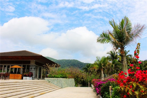 2025加盟中式快餐行业生意怎么样，加盟汉丽轩自助餐适合开在什么地方